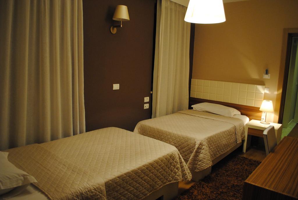 Hotel Vila 60 Tirana Exterior foto